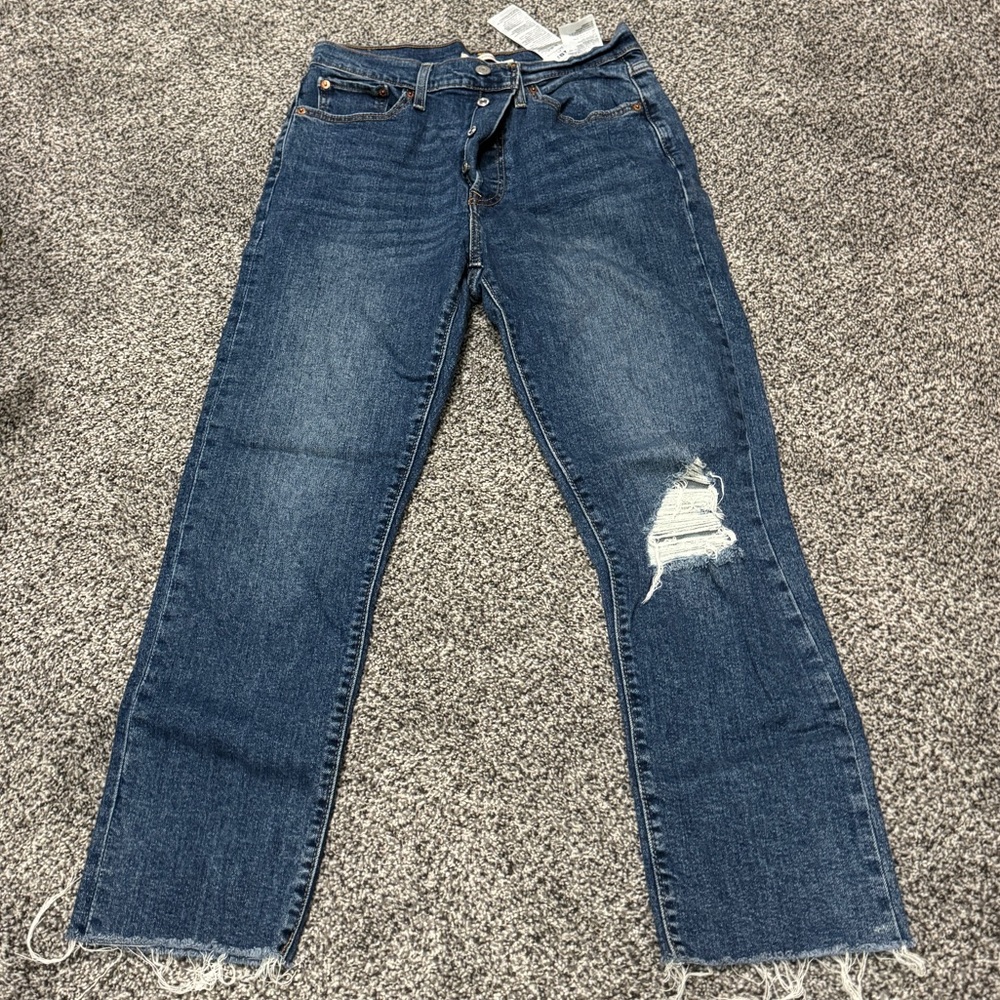 Women’s Levi Straight Leg Distressed Jeans Cropped